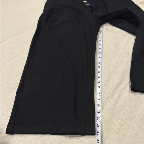 Francesca's Collections Black Cropped Pants - Picture 5 of 7